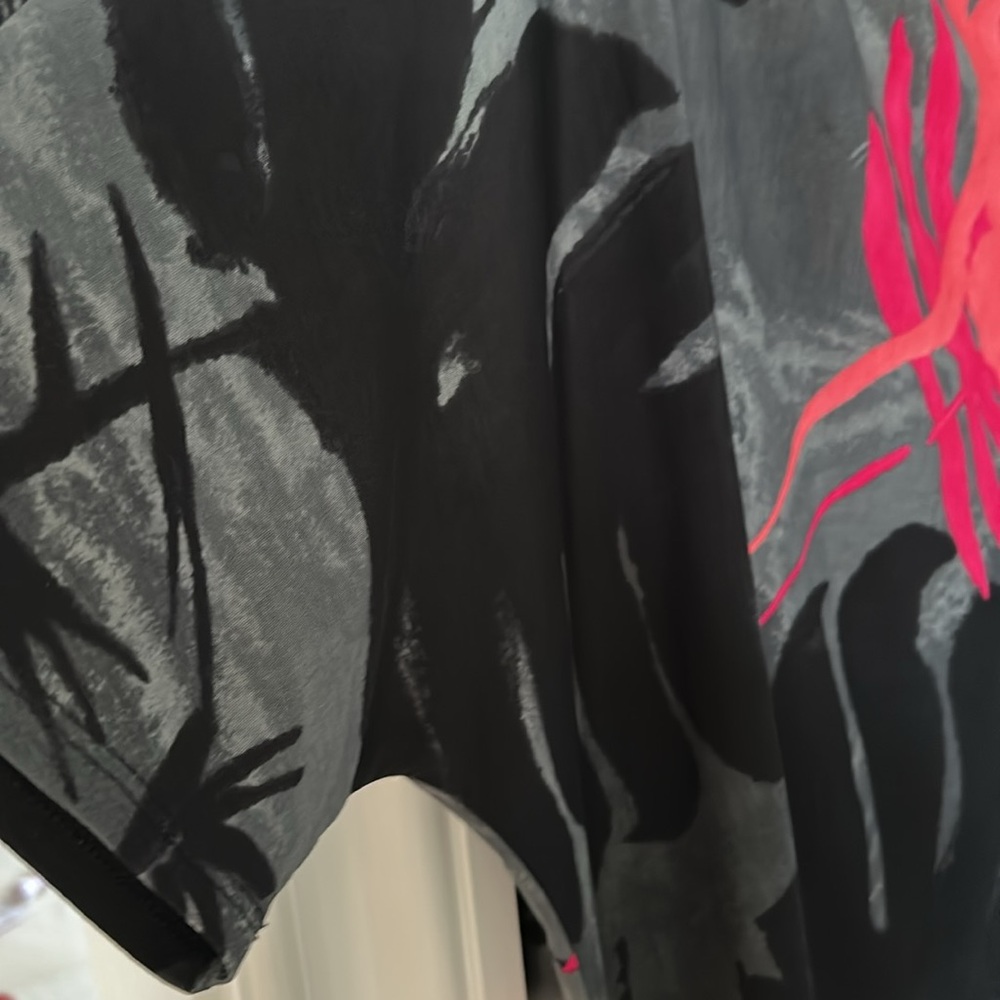 Clara Sun Woo Vibrant Pink and Black Leaf Print top - Picture 3 of 4